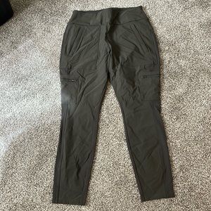 Athleta//Headlands Hybrid Cargo pants